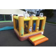 Location structure gonflable bouncer westerne obstacles – vue complémentaire