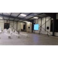 Prestation Mise en place écran, mobilier et sonorisation pour conférence