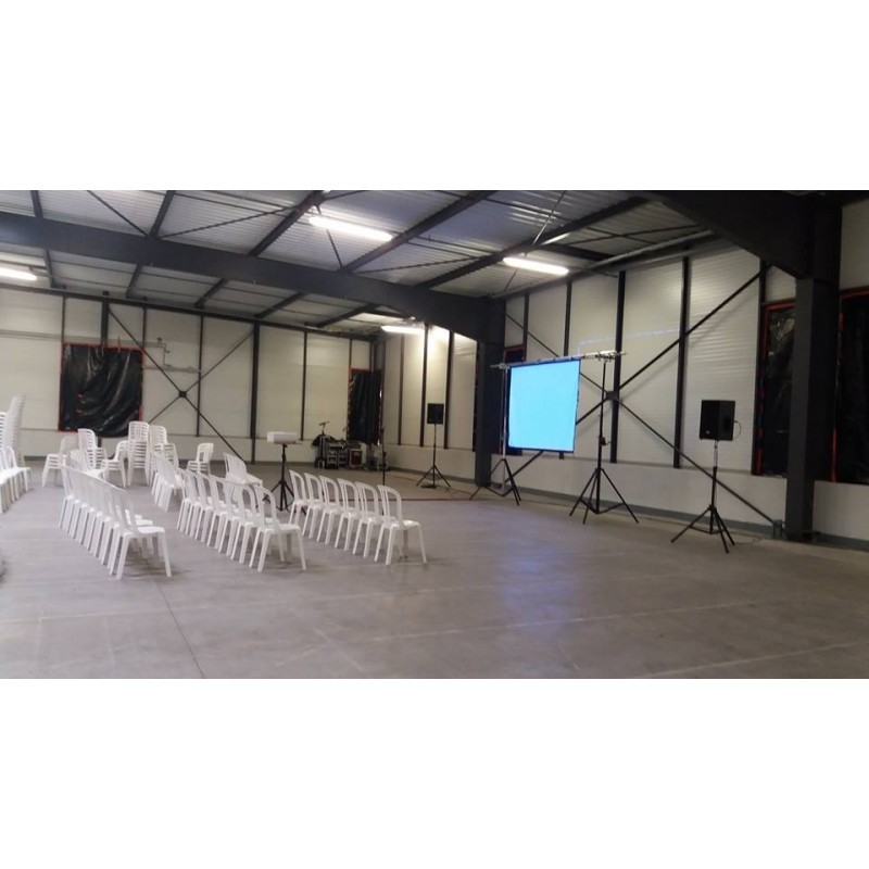 Prestation Mise en place écran, mobilier et sonorisation pour conférence Prestation Mise en place écran, mobilier et sonorisation pour conférence